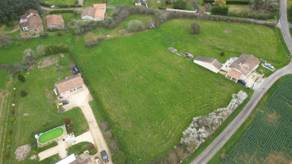 Programme terrain + maison à Saint-Germain-de-Montbron en Charente (16) de 130 m² à vendre au prix de 355200€ - 4