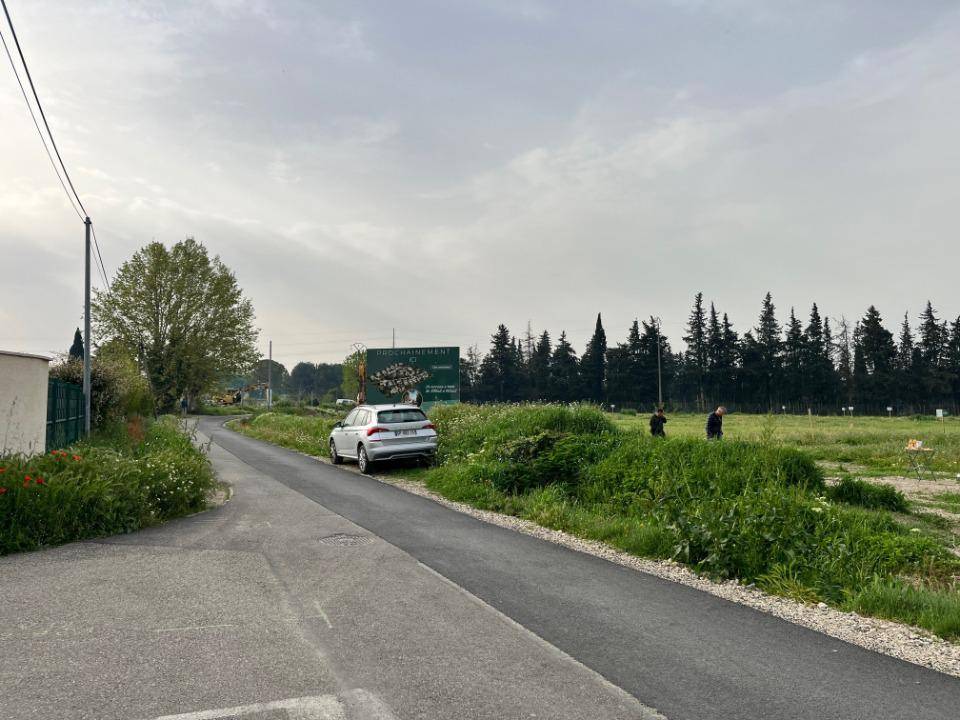 Terrain seul à Monteux en Vaucluse (84) de 400 m² à vendre au prix de 155000€ - 2