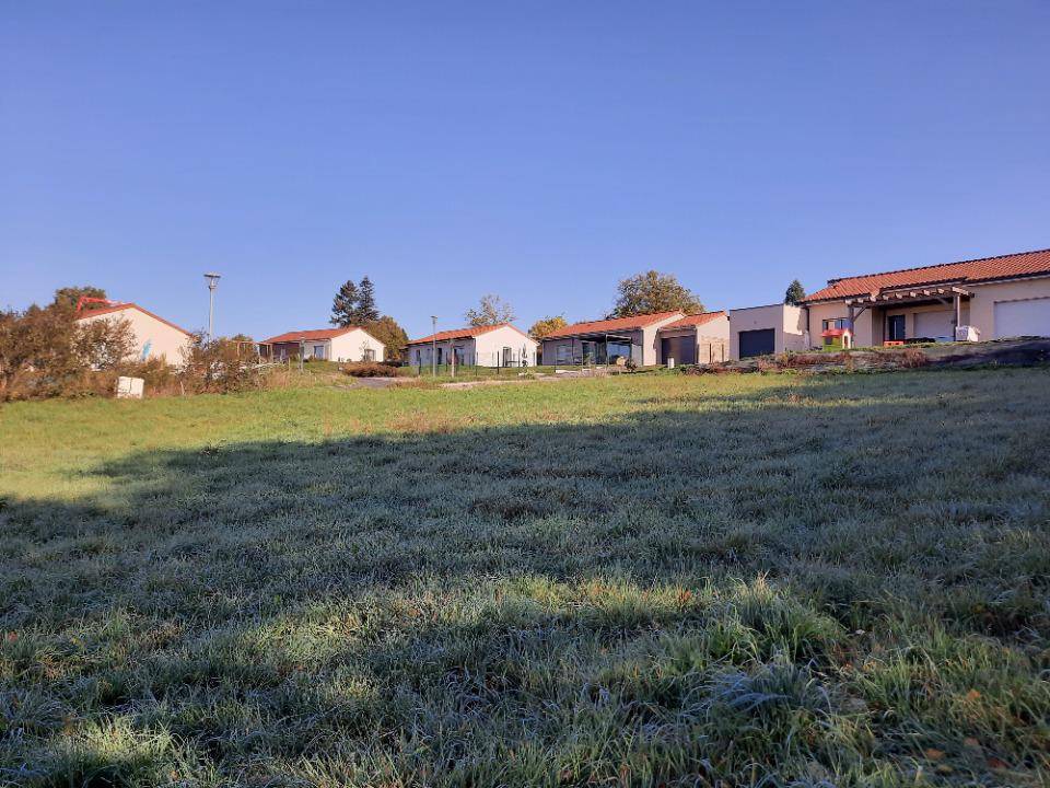 Terrain seul à Aurillac en Cantal (15) de 727 m² à vendre au prix de 32650€ - 1