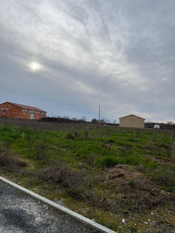 Terrain seul à Montans en Tarn (81) de 589 m² à vendre au prix de 62700€ - 2