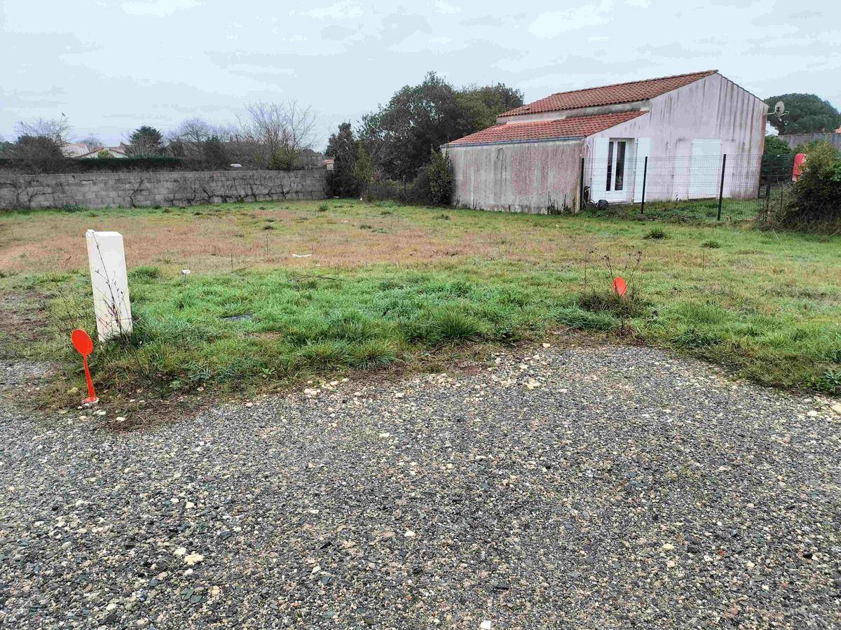 Terrain seul à Dolus-d'Oléron en Charente-Maritime (17) de 425 m² à vendre au prix de 180700€