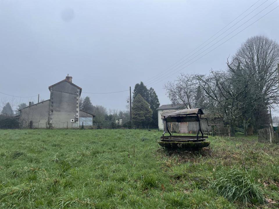 Terrain seul à Montembœuf en Charente (16) de 981 m² à vendre au prix de 13000€ - 1