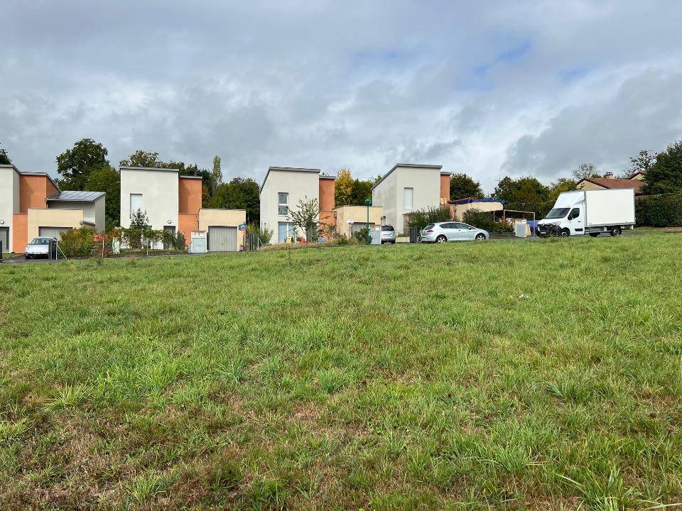 Terrain seul à Naucelles en Cantal (15) de 627 m² à vendre au prix de 43800€ - 2