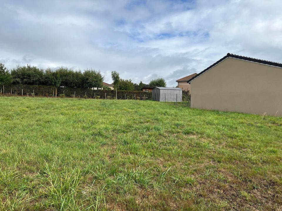 Terrain seul à Naucelles en Cantal (15) de 579 m² à vendre au prix de 39800€ - 1