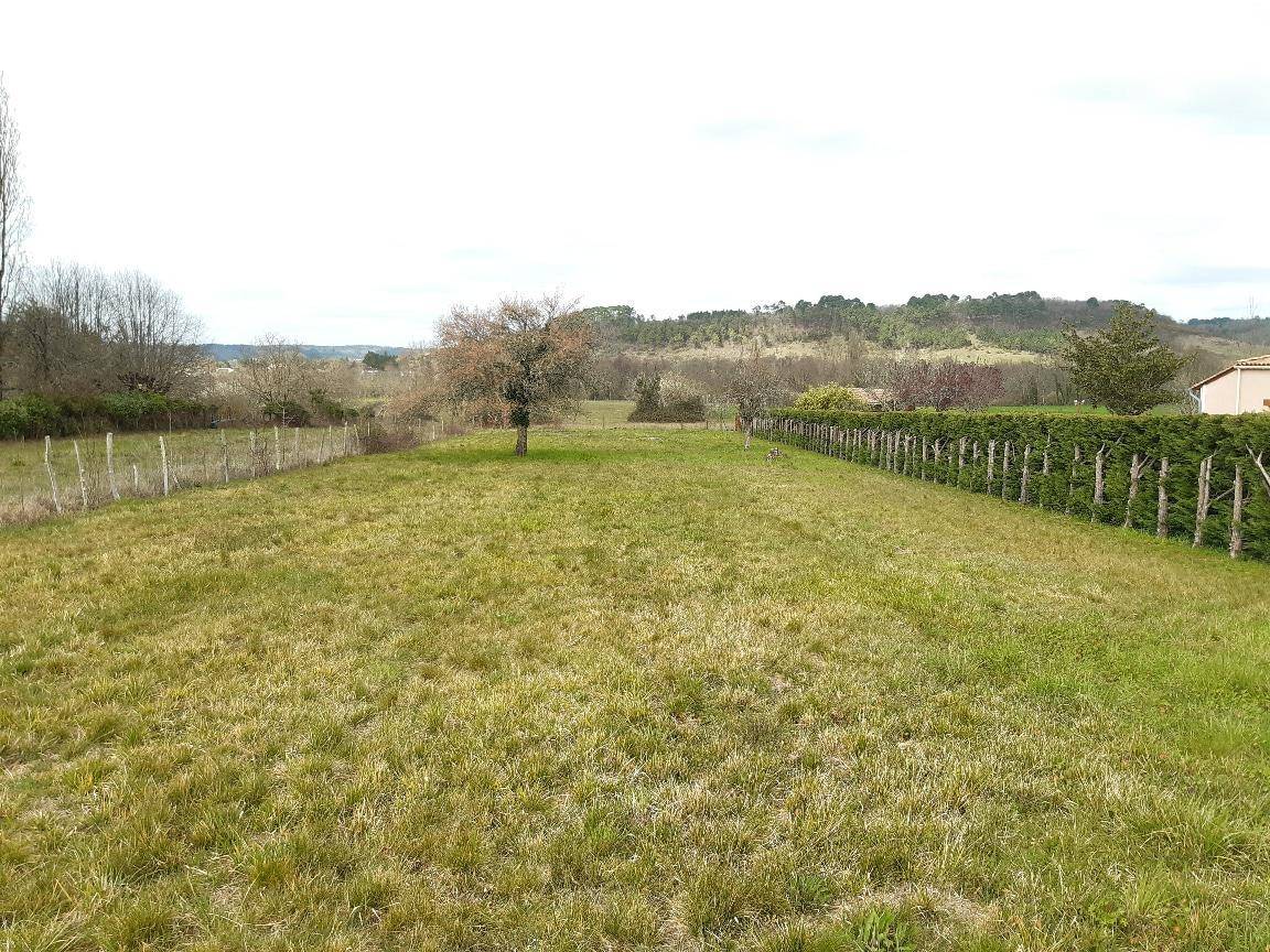 Terrain seul à Vallereuil en Dordogne (24) de 1200 m² à vendre au prix de 15000€