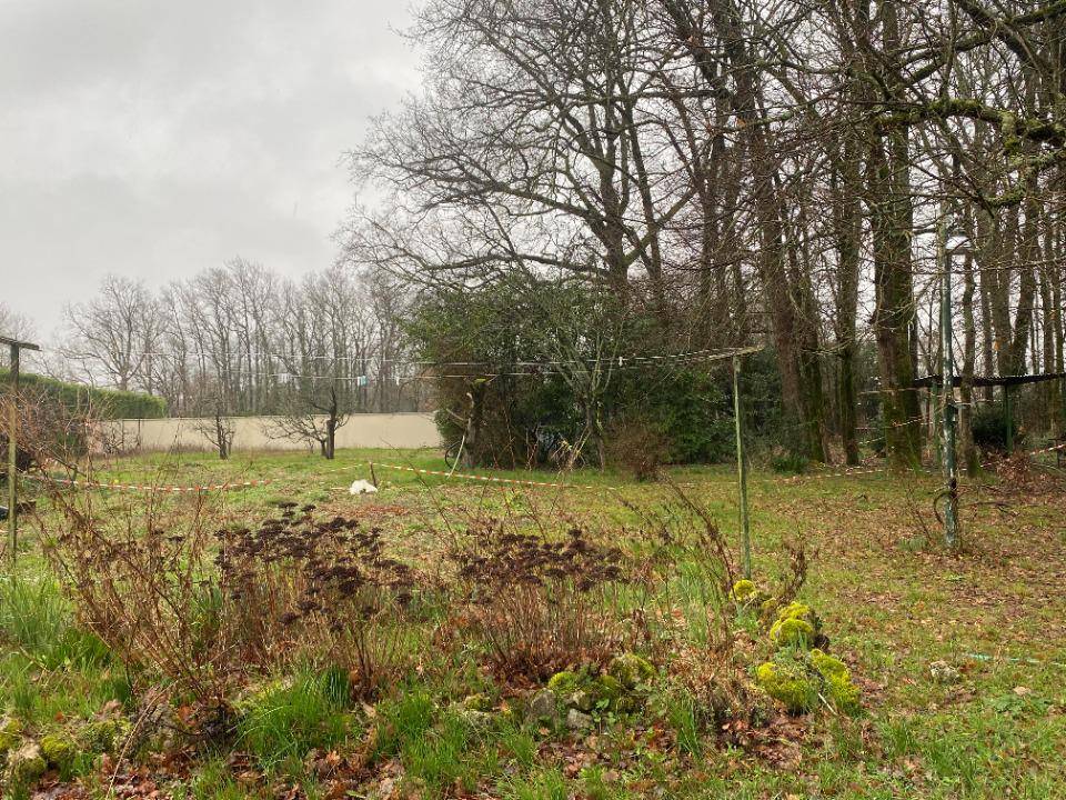 Terrain seul à Puymoyen en Charente (16) de 2000 m² à vendre au prix de 120000€ - 1