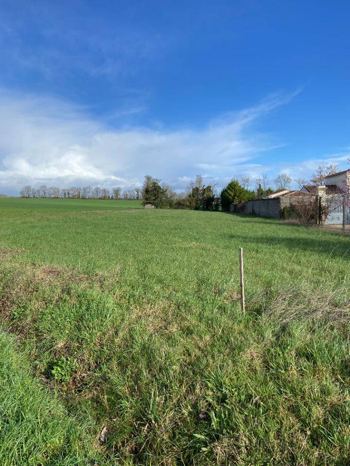 Programme terrain + maison à Douzat en Charente (16) de 120 m² à vendre au prix de 238800€ - 4