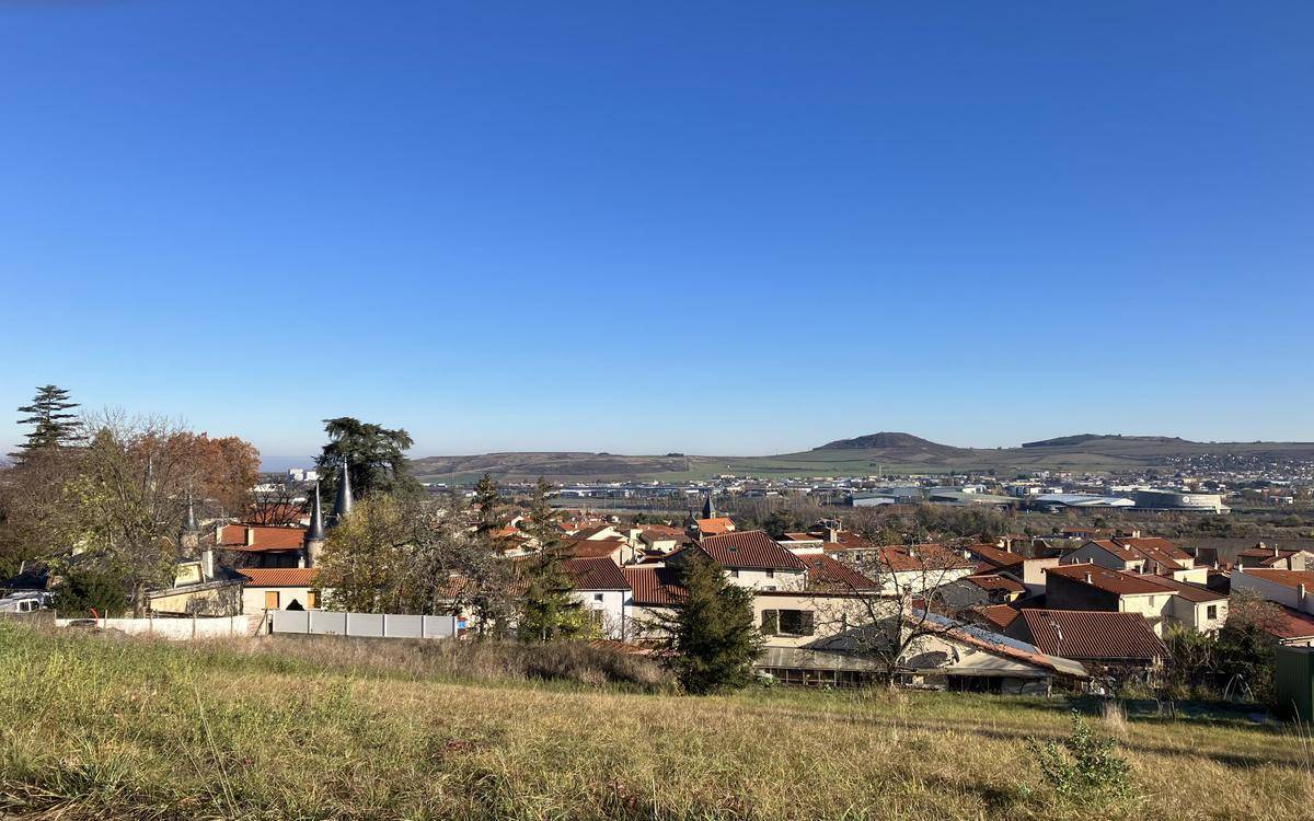 Terrain seul à Pérignat-lès-Sarliève en Puy-de-Dôme (63) de 765 m² à vendre au prix de 165000€ - 1