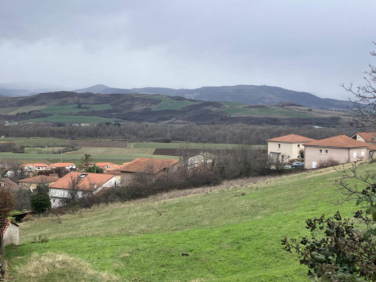 Terrain seul à Mirefleurs en Puy-de-Dôme (63) de 812 m² à vendre au prix de 120000€ - 4