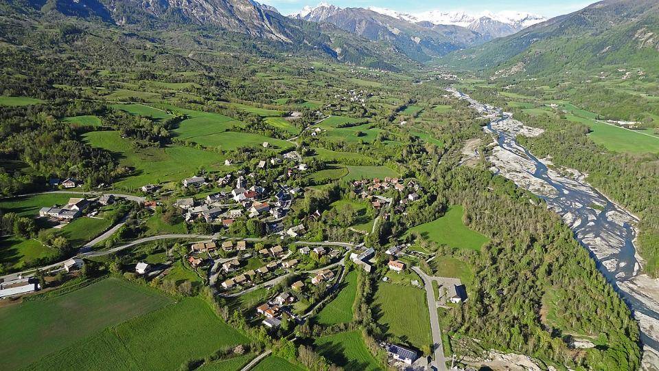 Terrain seul à Chabottes en Hautes-Alpes (05) de 400 m² à vendre au prix de 58600€ - 1