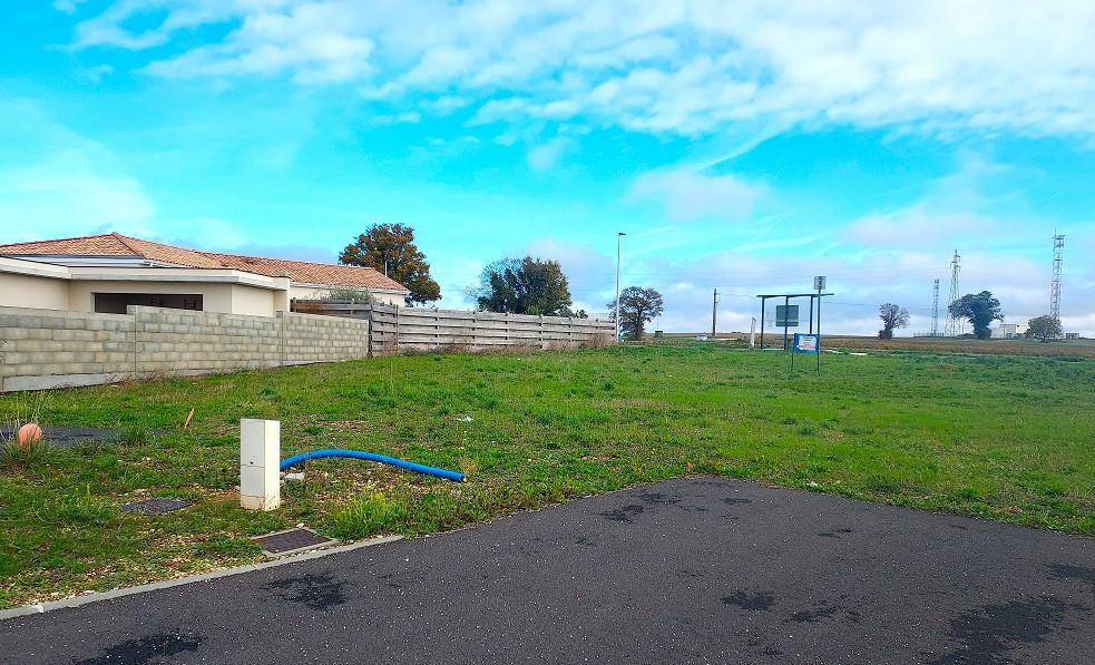 Terrain seul à Ruelle-sur-Touvre en Charente (16) de 522 m² à vendre au prix de 48000€