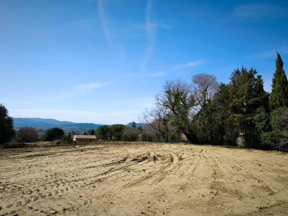 Terrain seul à Cadenet en Vaucluse (84) de 722 m² à vendre au prix de 254900€ - 2