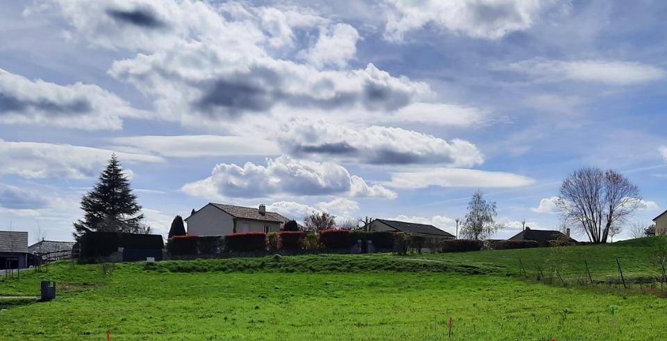 Terrain seul à Le Rouget-Pers en Cantal (15) de 749 m² à vendre au prix de 13482€ - 1