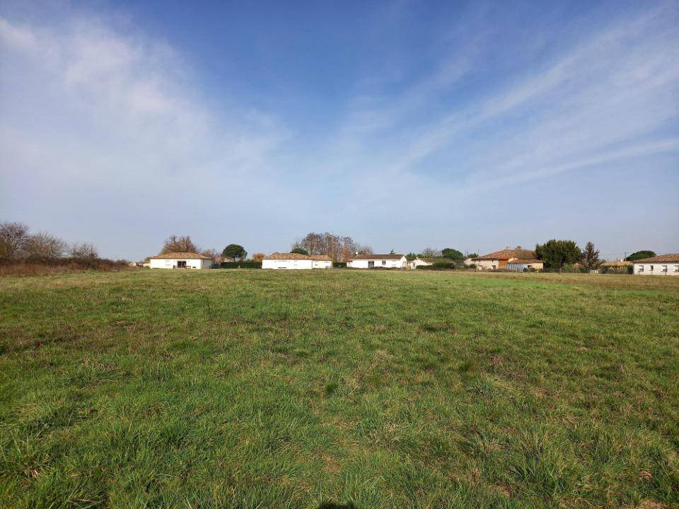 Terrain seul à Montbeton en Tarn-et-Garonne (82) de 1765 m² à vendre au prix de 92000€