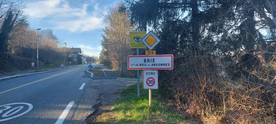 Terrain seul à Brié-et-Angonnes en Isère (38) de 600 m² à vendre au prix de 230000€ - 1