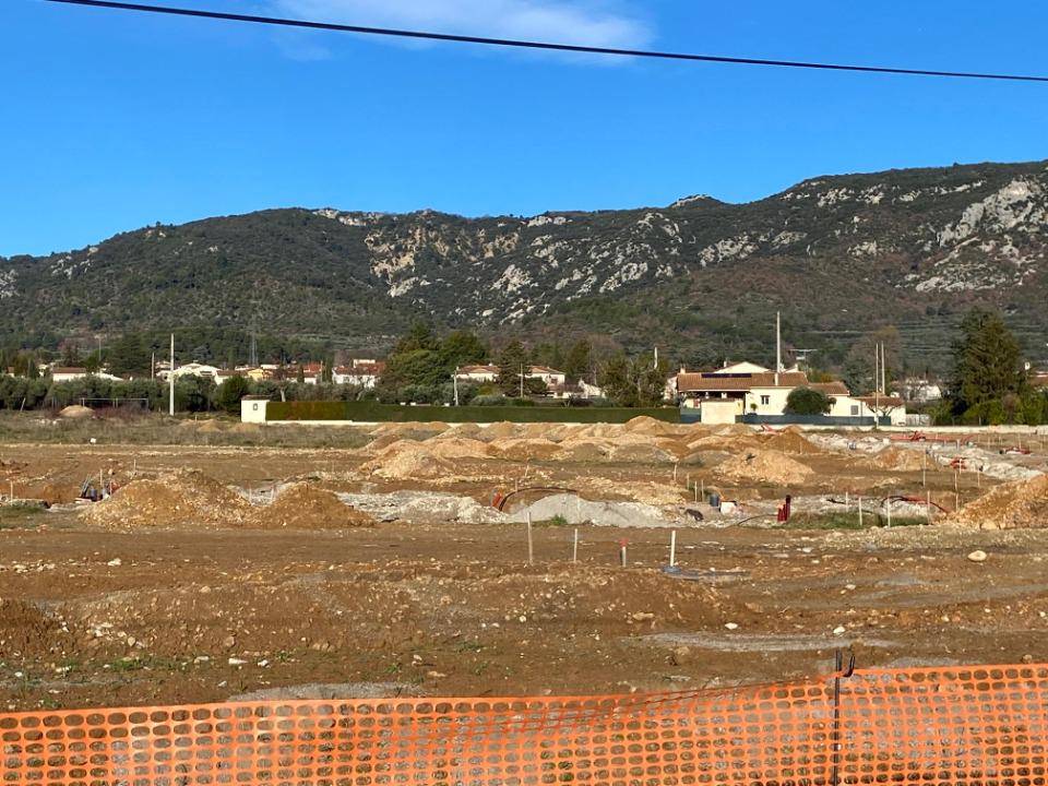 Terrain seul à Volx en Alpes-de-Haute-Provence (04) de 686 m² à vendre au prix de 124000€ - 1