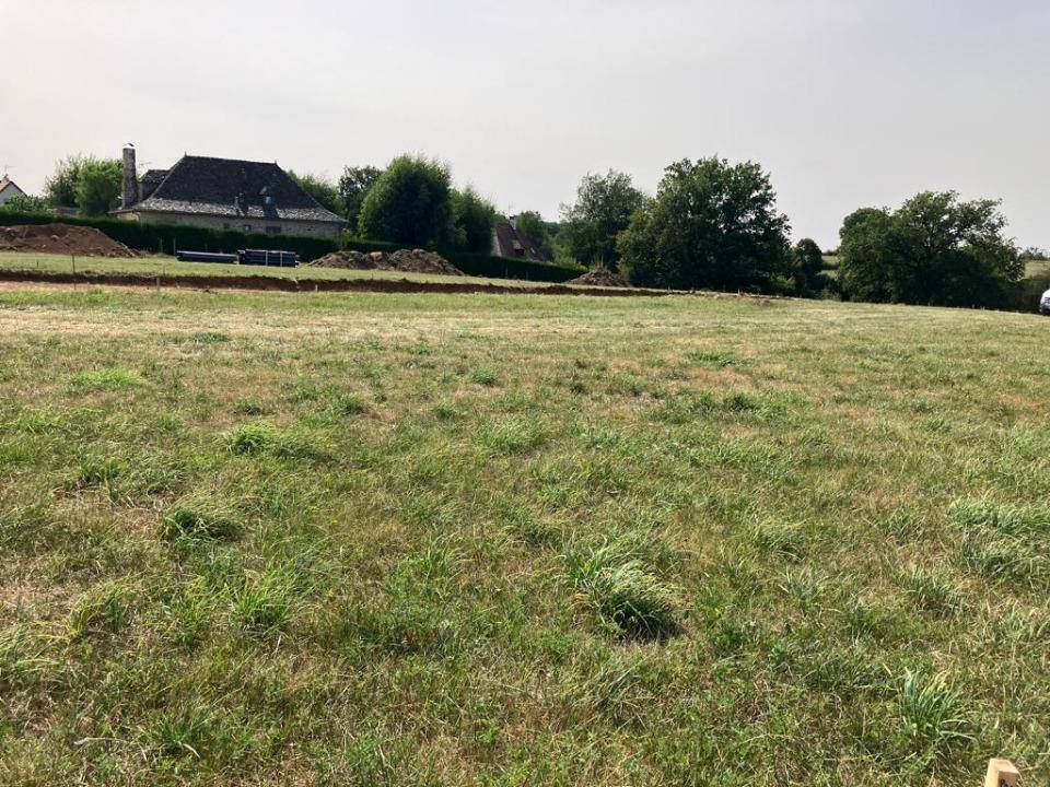 Terrain seul à Arpajon-sur-Cère en Cantal (15) de 870 m² à vendre au prix de 59100€ - 3