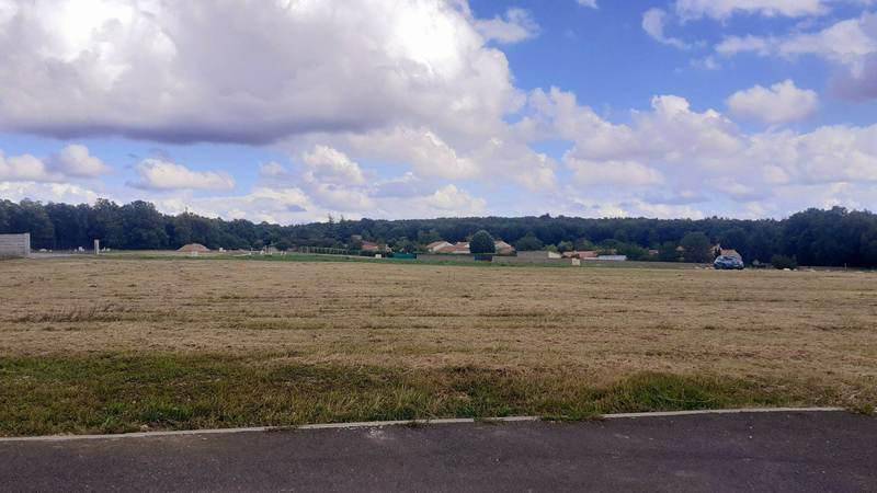 Terrain seul à Vœuil-et-Giget en Charente (16) de 666 m² à vendre au prix de 56000€