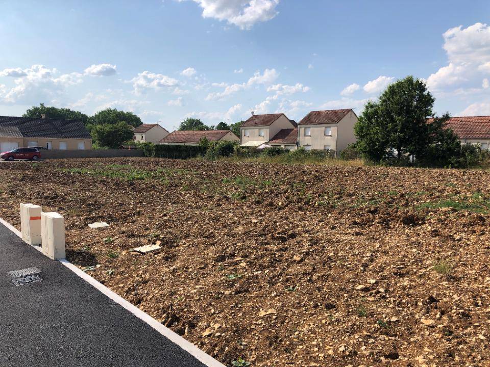 Terrain seul à Issoudun en Indre (36) de 755 m² à vendre au prix de 35485€ - 1