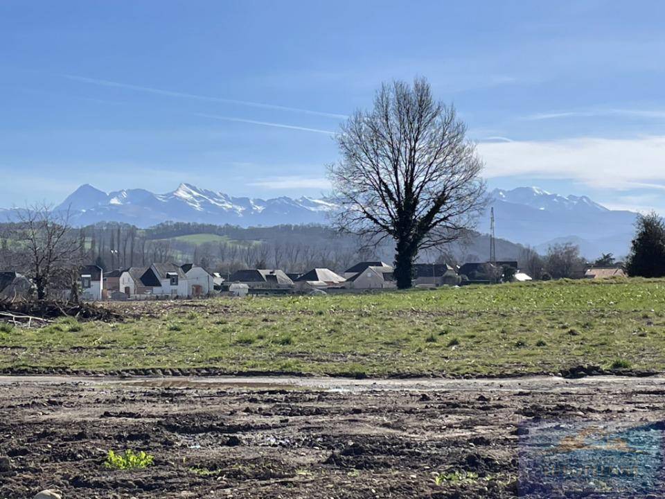 Terrain seul à Pontacq en Pyrénées-Atlantiques (64) de 743 m² à vendre au prix de 62900€ - 2