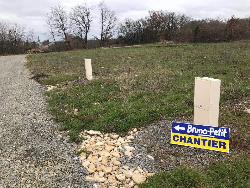 Terrain seul à Châteauneuf-sur-Cher en Cher (18) de 1069 m² à vendre au prix de 19604€