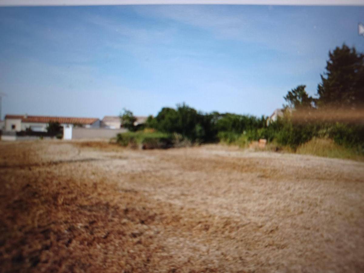 Terrain seul à Tonnay-Charente en Charente-Maritime (17) de 700 m² à vendre au prix de 33900€