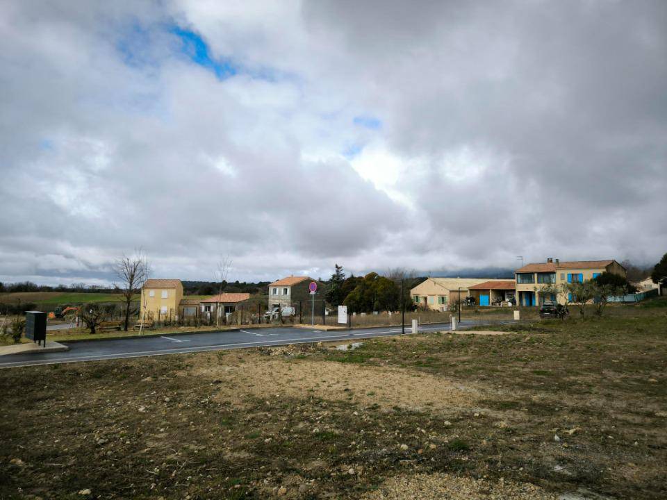 Terrain seul à Saint-Martin-de-la-Brasque en Vaucluse (84) de 232 m² à vendre au prix de 110000€ - 2