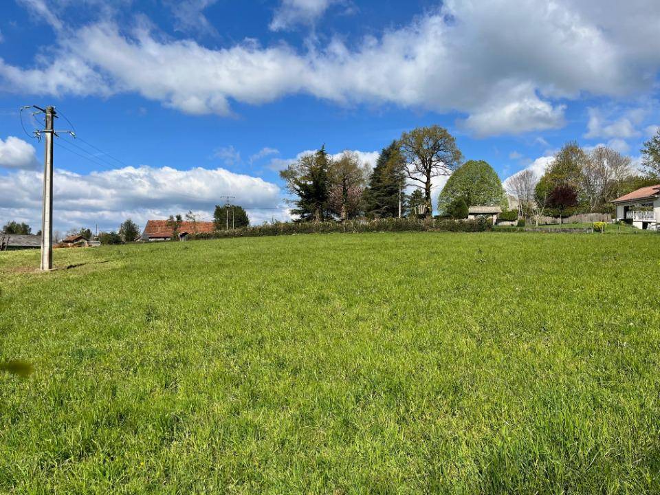 Terrain seul à Arpajon-sur-Cère en Cantal (15) de 1185 m² à vendre au prix de 71760€ - 2