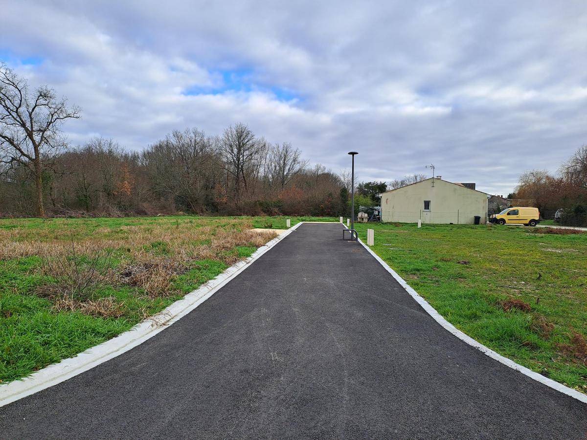 Terrain seul à Breuillet en Charente-Maritime (17) de 593 m² à vendre au prix de 119000€ - 2