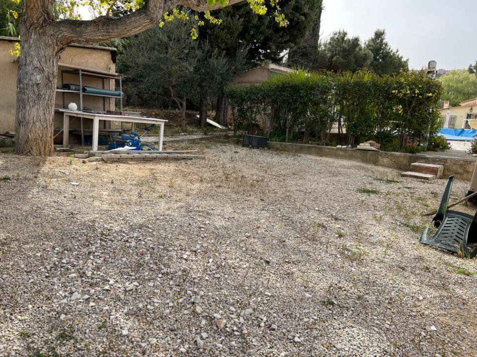 Terrain seul à Istres en Bouches-du-Rhône (13) de 357 m² à vendre au prix de 180000€