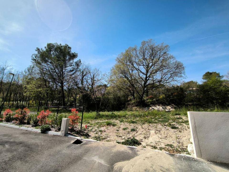 Terrain seul à La Roque-d'Anthéron en Bouches-du-Rhône (13) de 430 m² à vendre au prix de 169000€ - 2
