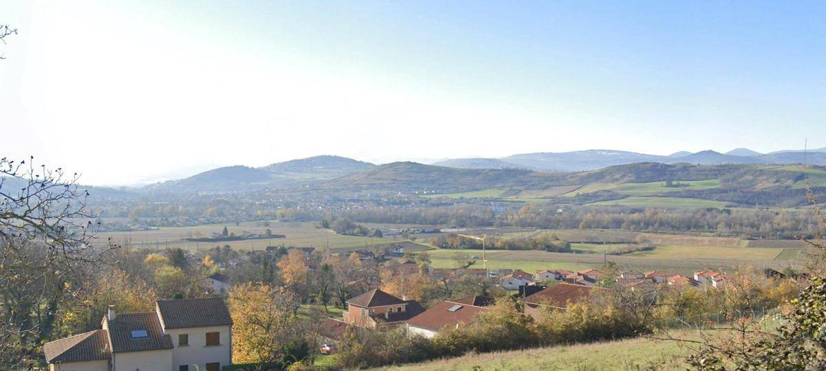 Terrain seul à Mirefleurs en Puy-de-Dôme (63) de 812 m² à vendre au prix de 120000€ - 1