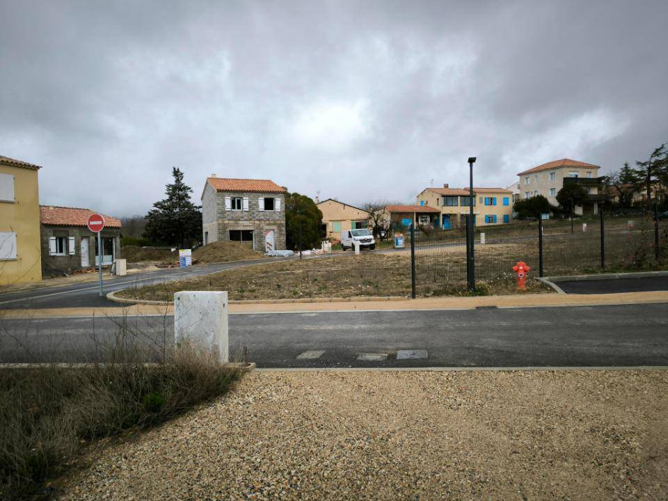Terrain seul à Saint-Martin-de-la-Brasque en Vaucluse (84) de 254 m² à vendre au prix de 110000€ - 2