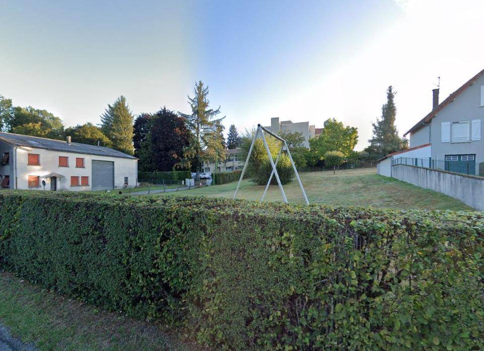 Terrain seul à Le Rouget-Pers en Cantal (15) de 700 m² à vendre au prix de 25000€ - 2