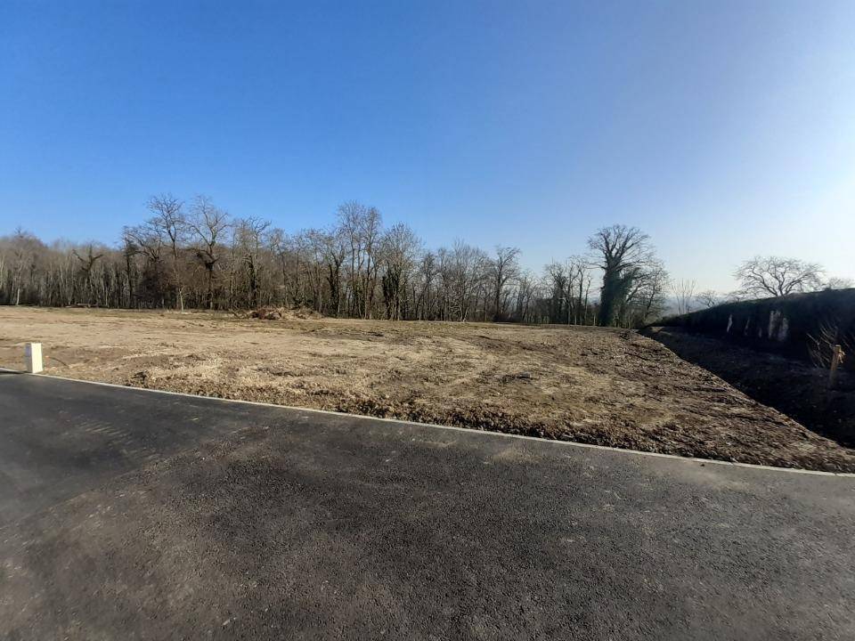 Terrain seul à Le Vaudreuil en Eure (27) de 2090 m² à vendre au prix de 106700€