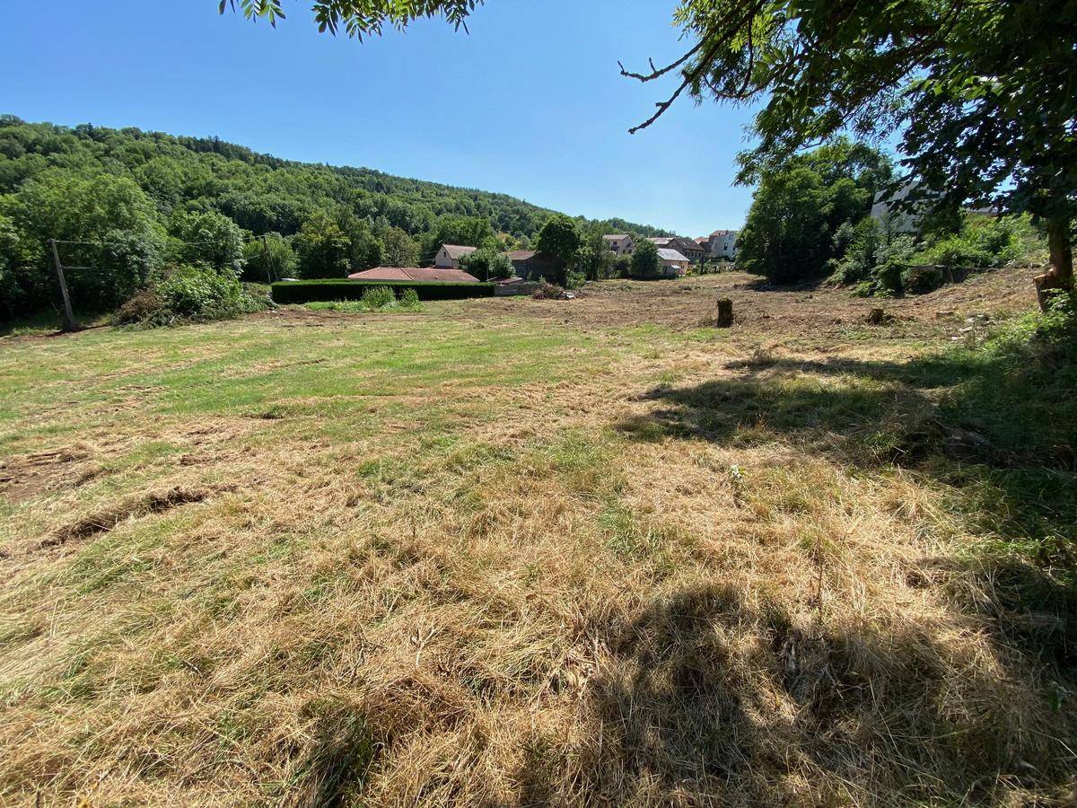 Terrain seul à Saint-Genès-Champanelle en Puy-de-Dôme (63) de 361 m² à vendre au prix de 52040€ - 1