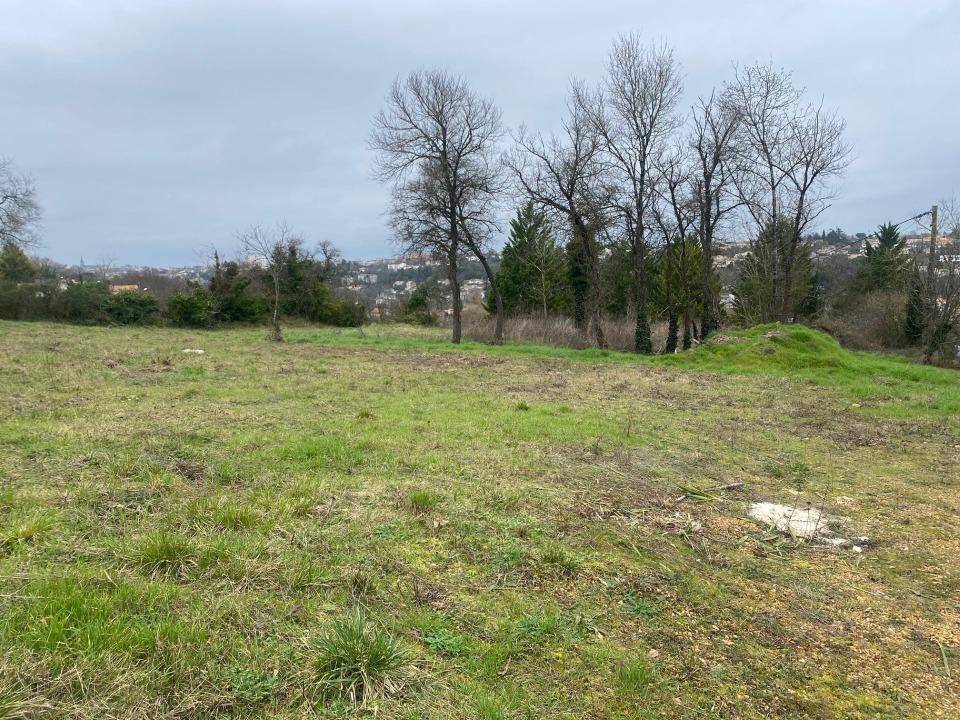 Terrain seul à Angoulême en Charente (16) de 2100 m² à vendre au prix de 105000€ - 1