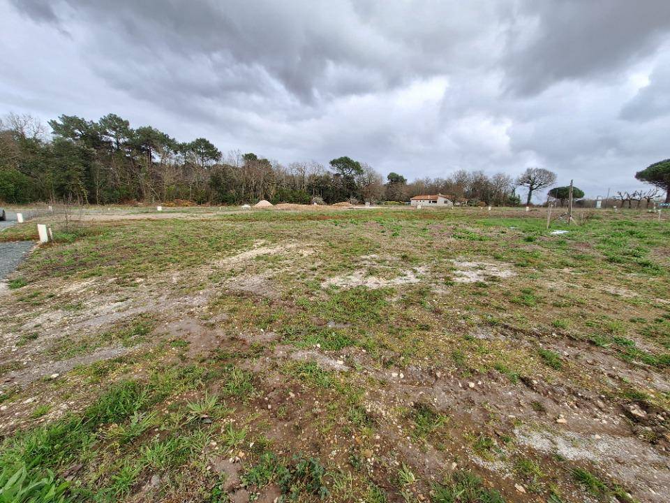 Terrain seul à Les Mathes en Charente-Maritime (17) de 449 m² à vendre au prix de 130000€