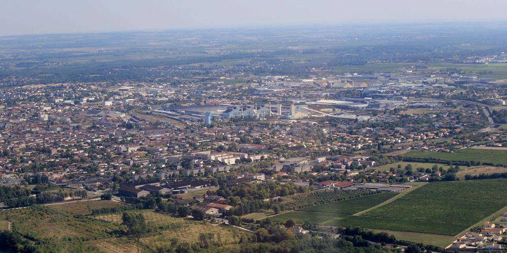 Terrain seul à Châteaubernard en Charente (16) de 400 m² à vendre au prix de 46600€ - 2