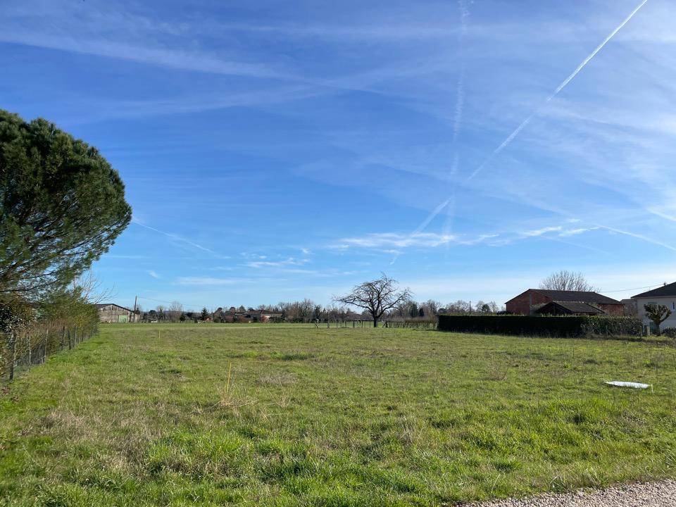 Terrain seul à Saint-Pierre-d'Eyraud en Dordogne (24) de 1075 m² à vendre au prix de 36500€