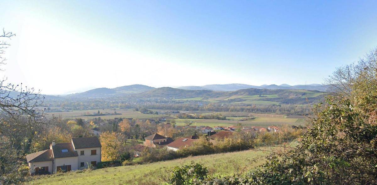 Terrain seul à Mirefleurs en Puy-de-Dôme (63) de 812 m² à vendre au prix de 120000€ - 2