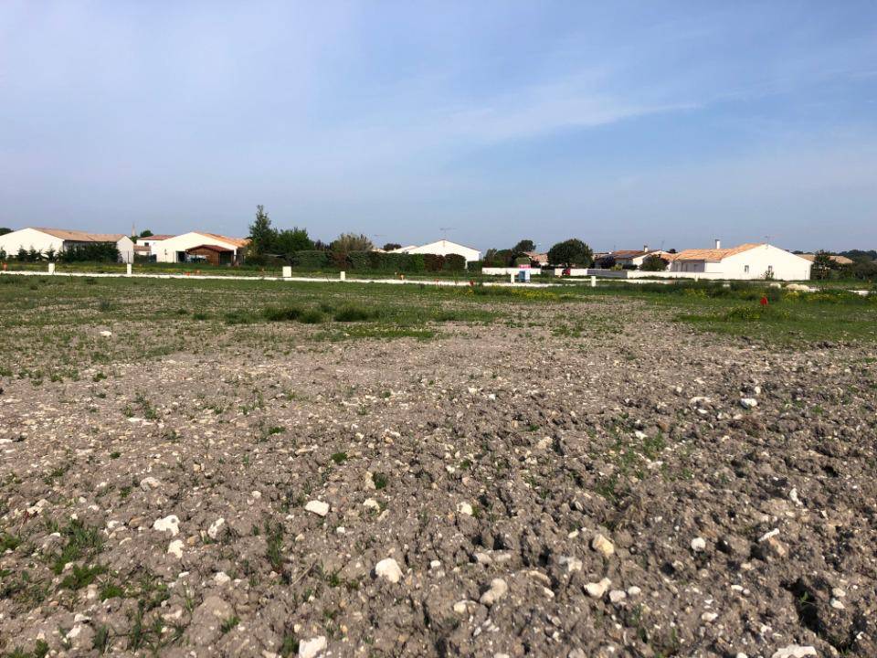 Terrain seul à Semussac en Charente-Maritime (17) de 352 m² à vendre au prix de 51000€