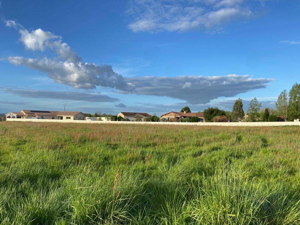 Terrain seul à Saint-Laurent-des-Vignes en Dordogne (24) de 800 m² à vendre au prix de 52500€ - 2