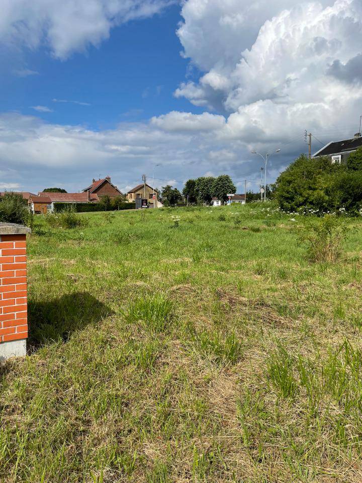 Terrain seul à Noyon en Oise (60) de 255 m² à vendre au prix de 30000€ - 1