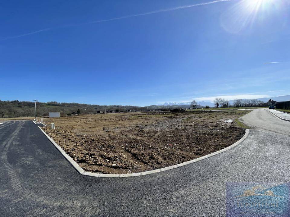 Terrain seul à Pontacq en Pyrénées-Atlantiques (64) de 743 m² à vendre au prix de 62900€ - 1