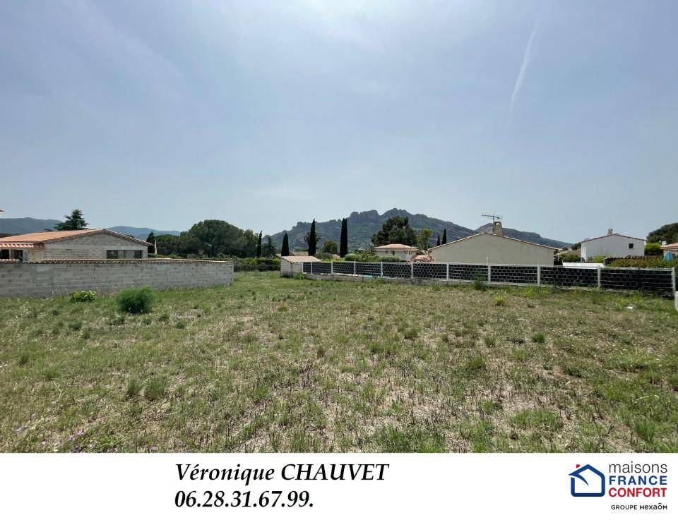 Terrain seul à Roquebrune-sur-Argens en Var (83) de 600 m² à vendre au prix de 270000€ - 2