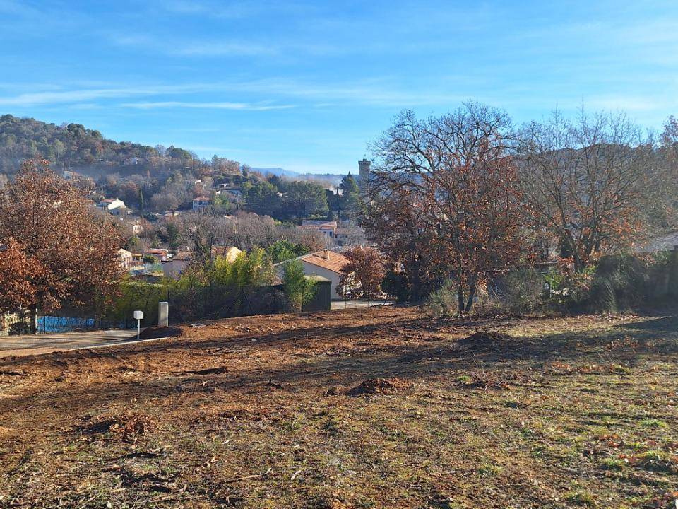 Terrain seul à Gréoux-les-Bains en Alpes-de-Haute-Provence (04) de 748 m² à vendre au prix de 124000€