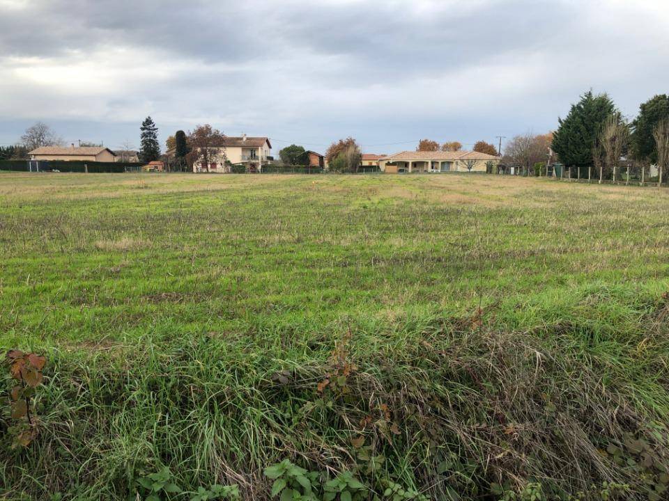 Terrain seul à Barry-d'Islemade en Tarn-et-Garonne (82) de 704 m² à vendre au prix de 44000€