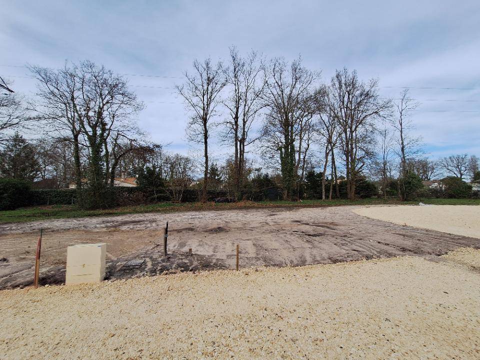 Terrain seul à Breuillet en Charente-Maritime (17) de 451 m² à vendre au prix de 159000€