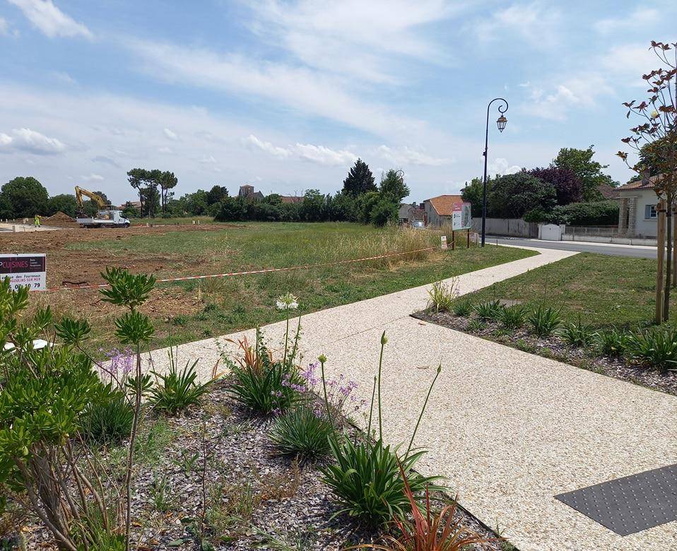 Terrain seul à Meursac en Charente-Maritime (17) de 823 m² à vendre au prix de 76900€